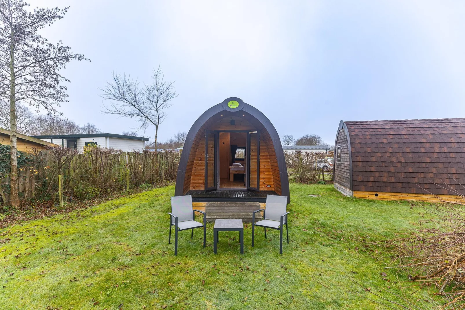 Duinhoeve Duinlodges 2 pers (huisdiervriendelijk) - Buitenkant zomer