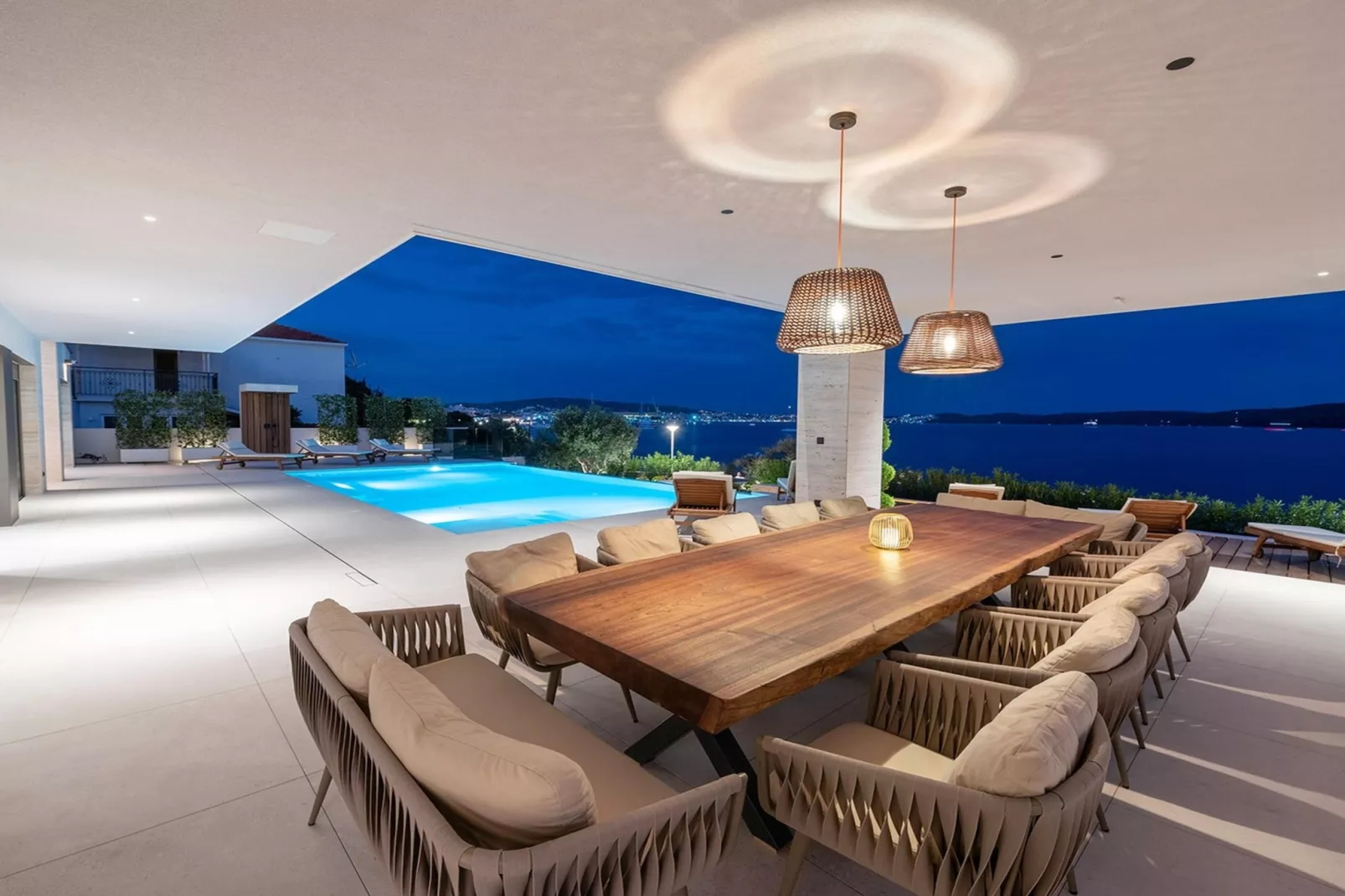 Luxury Beachfront Villa Malia Trogir with Pool - Terrasbalkon