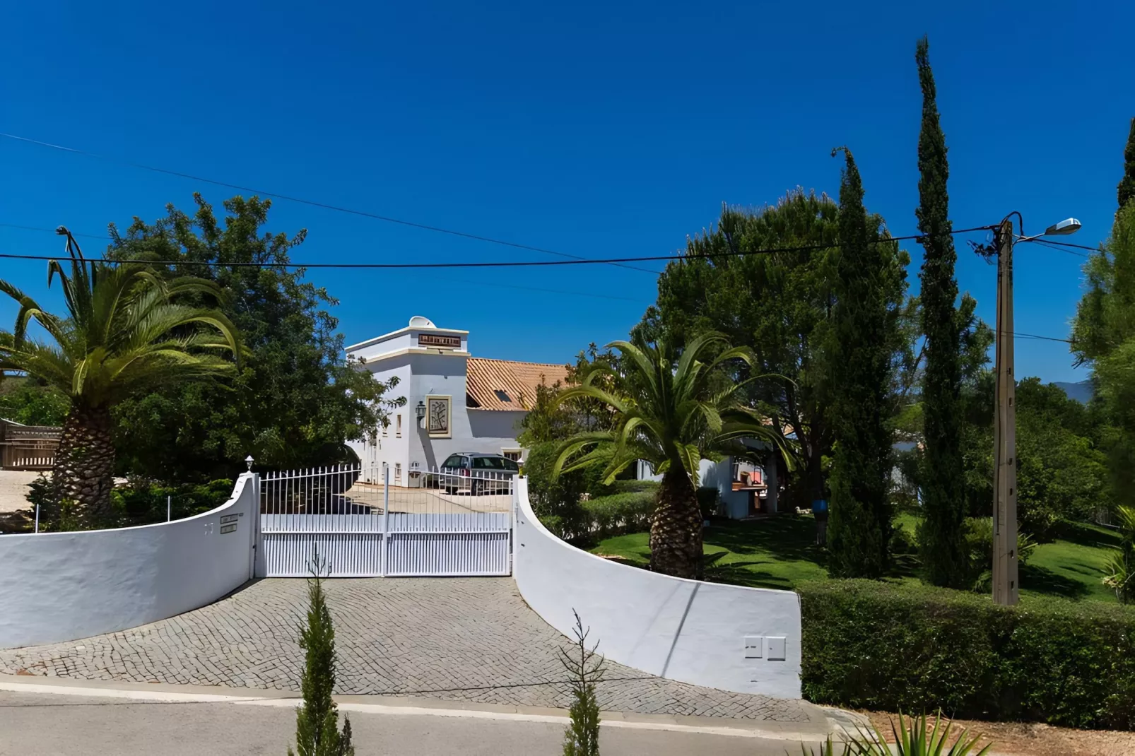 Girassol Apartment in Quinta Velha by GT House - Buitenkant zomer