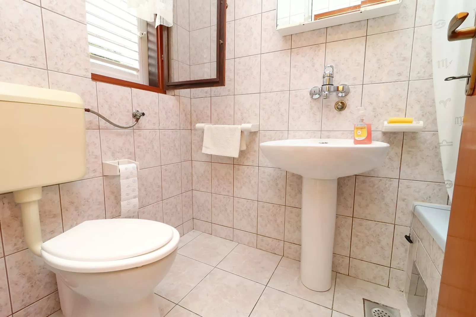 Seaside Apartments Markota - Two Bedroom Apartment  with Terrace and Sea View ( A1) - Badkamer