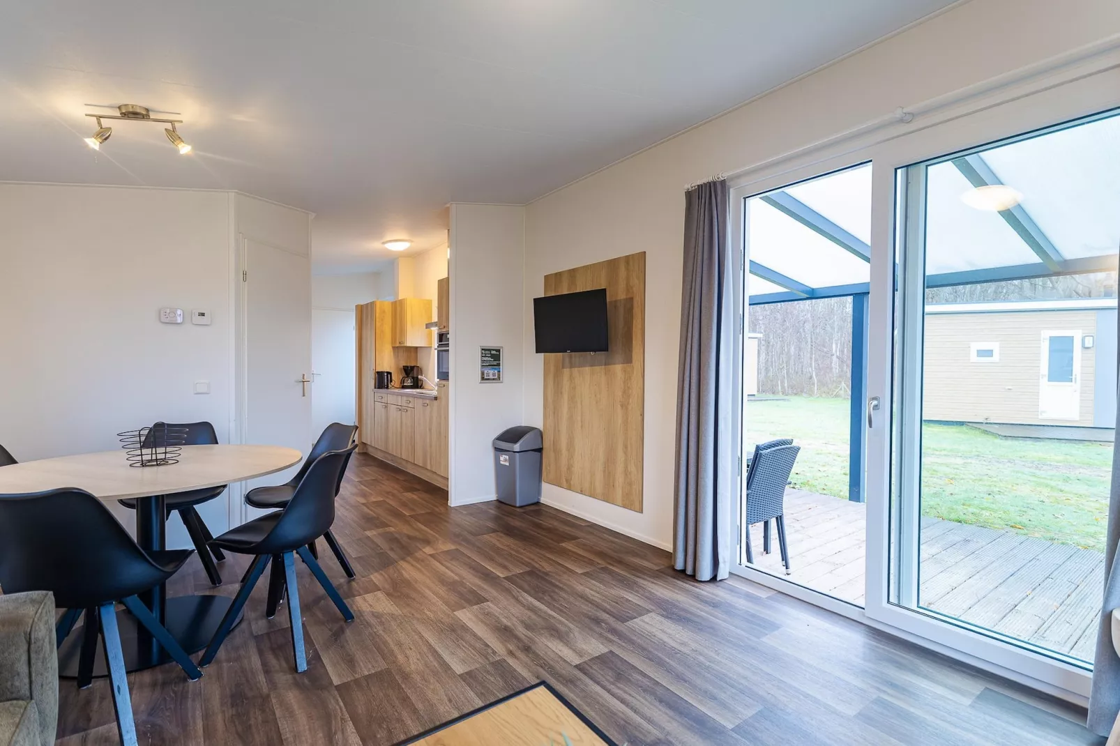 Duinhoeve Chalet Zeeland (huisdier toegestaan) - Eetkamer