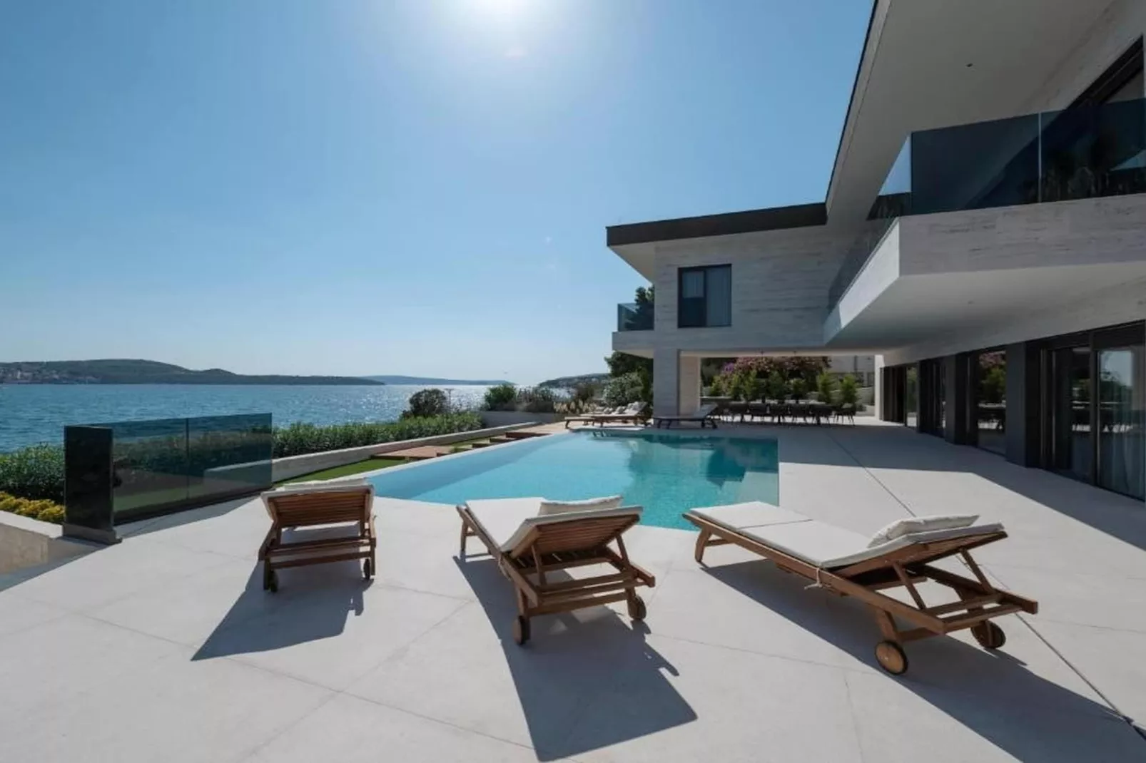 Luxury Beachfront Villa Malia Trogir with Pool - Zwembad