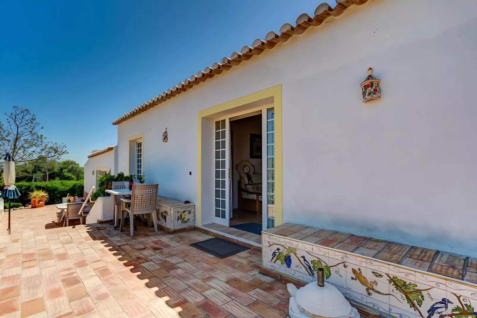 Jacarandá Apartment in Quinta Velha by GT House - Buitenkant zomer