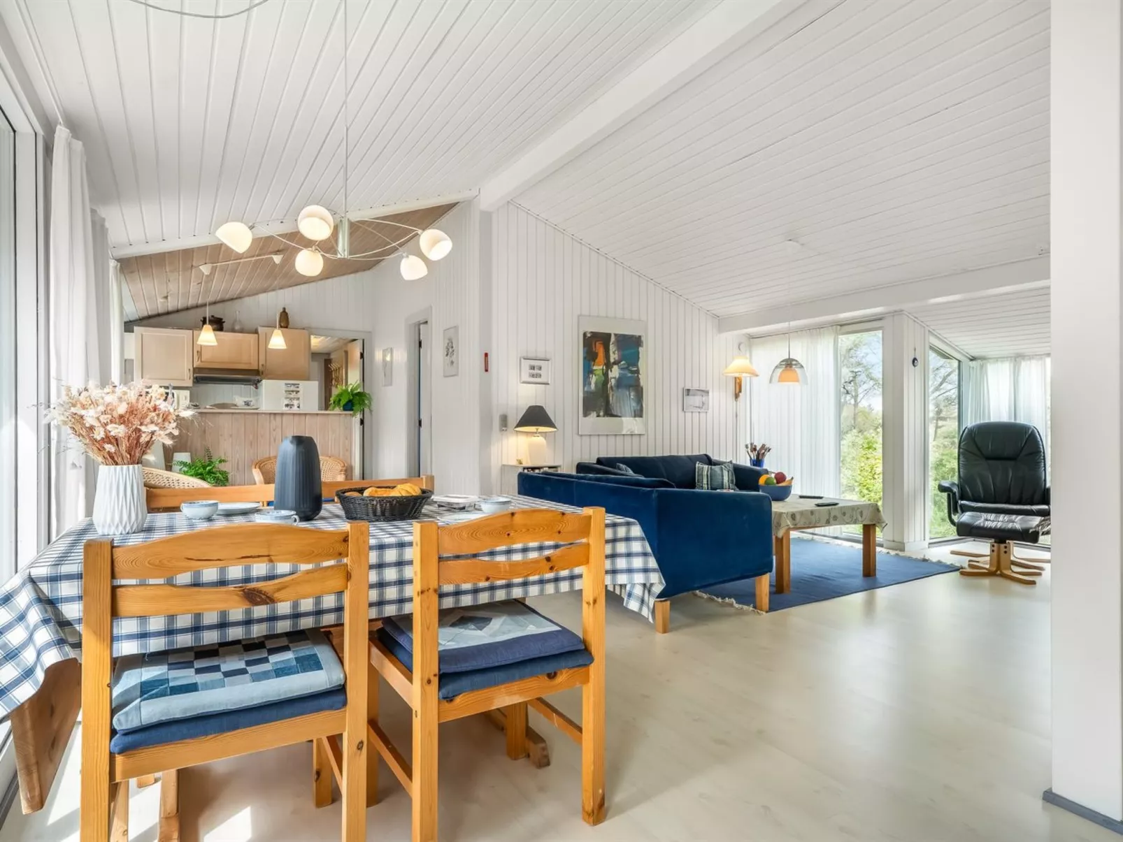 "Saila" - 1.2km from the sea - Binnen