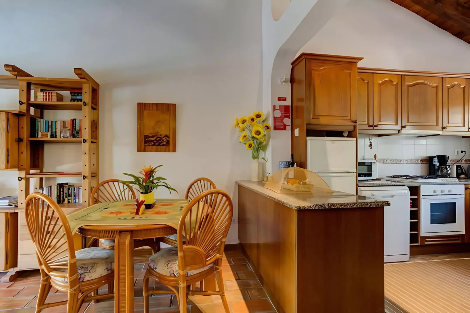 Girassol Apartment in Quinta Velha by GT House - Eetkamer