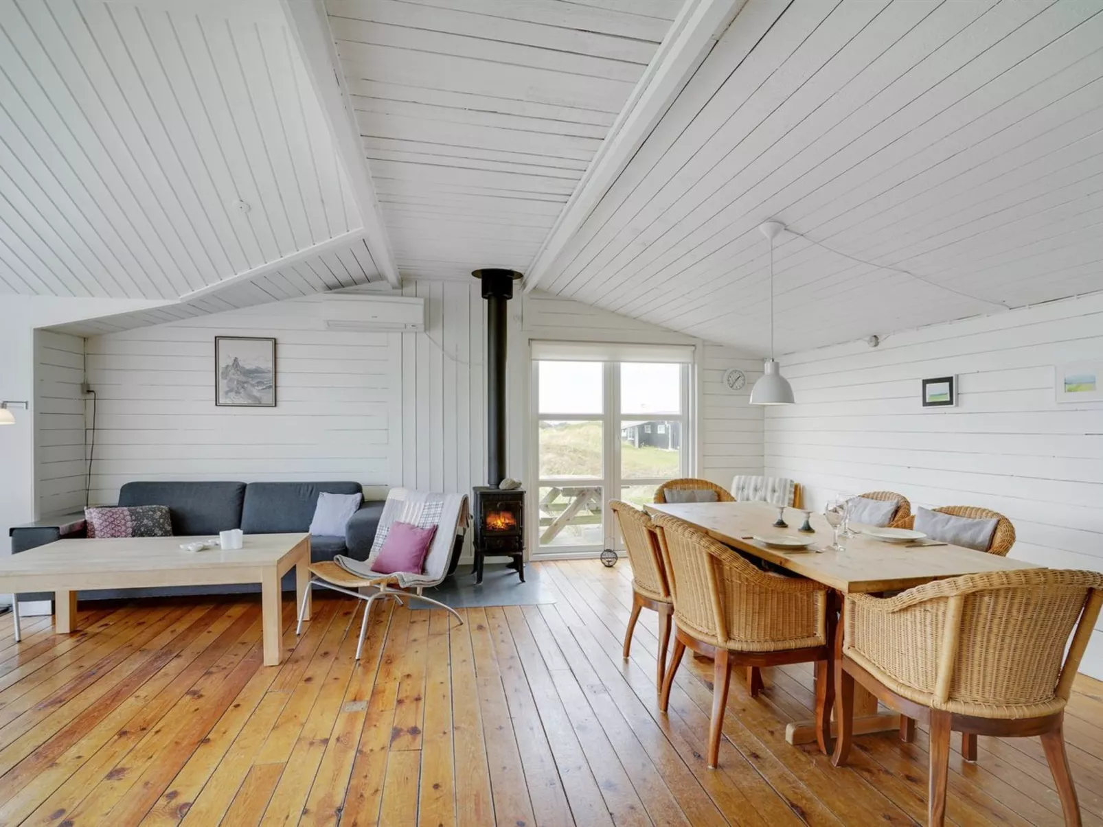 "Dreng" - 800m from the sea - Binnen