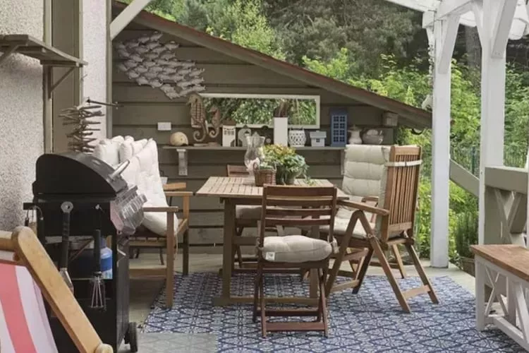 Dom wakacyjny z basenem w Kielnie - Terrasbalkon