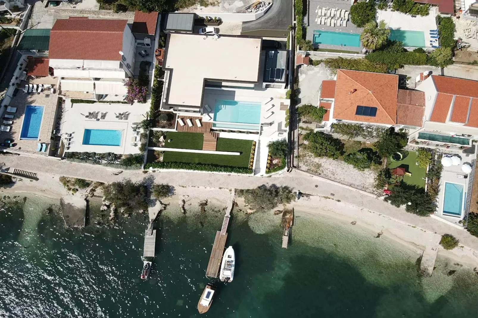 Luxury Beachfront Villa Malia Trogir with Pool - Buitenkant zomer