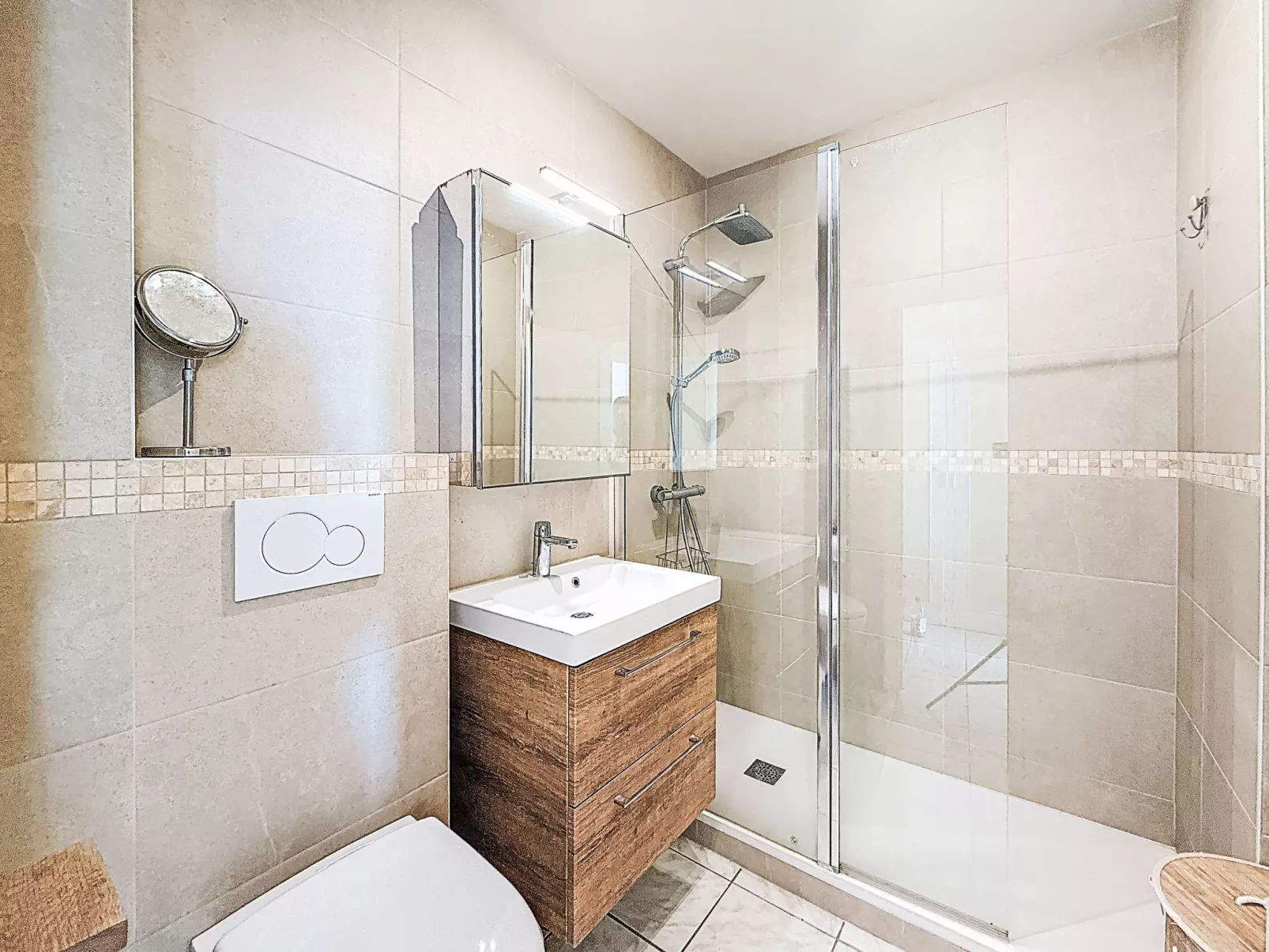 Les Trois Iles - Binnen