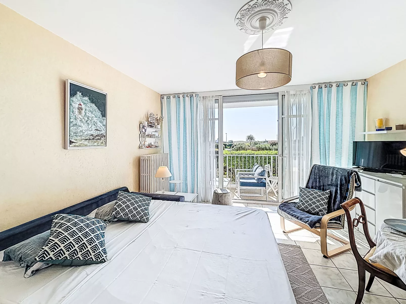 Les Trois Iles - Binnen