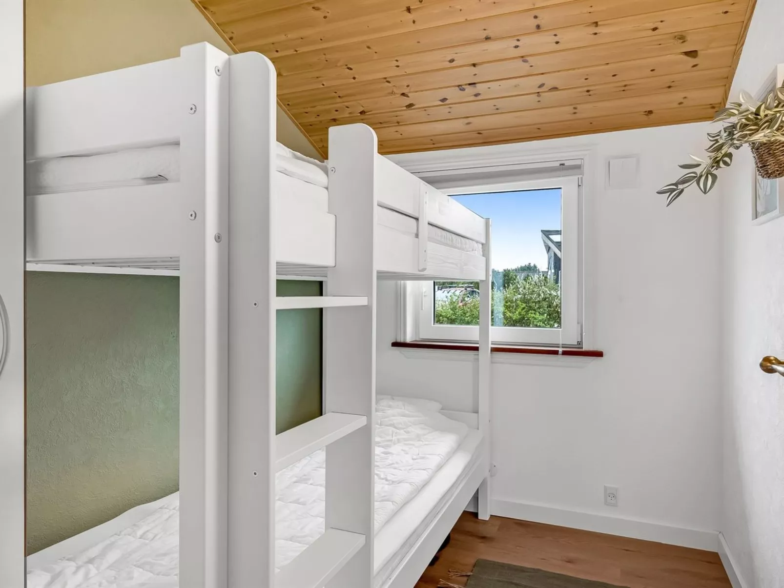 "Ingbritt" - 700m to the fjord - Binnen