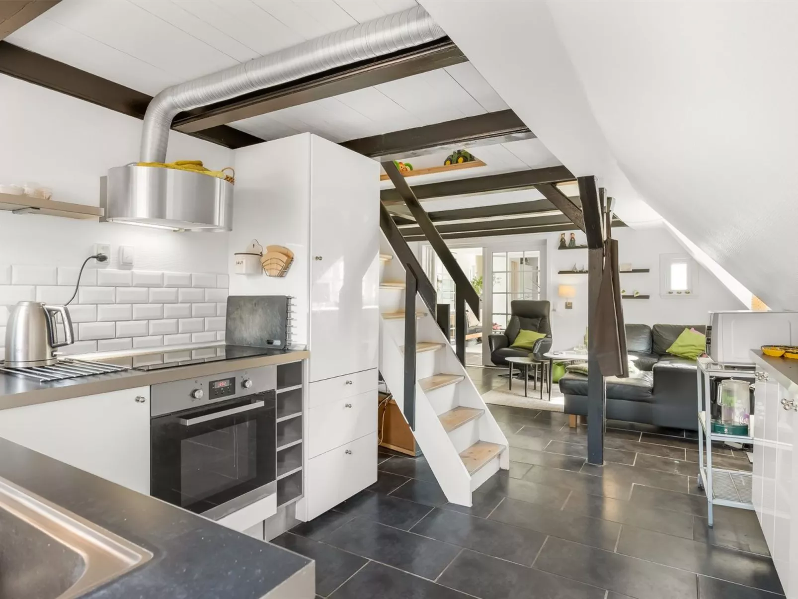 "Reika" - 500m from the sea - Binnen