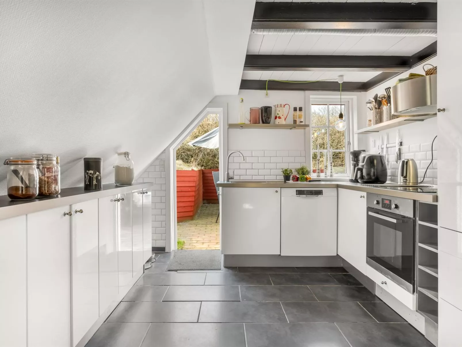 "Reika" - 500m from the sea - Binnen