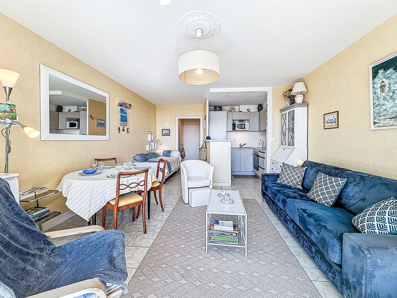 Les Trois Iles - Binnen