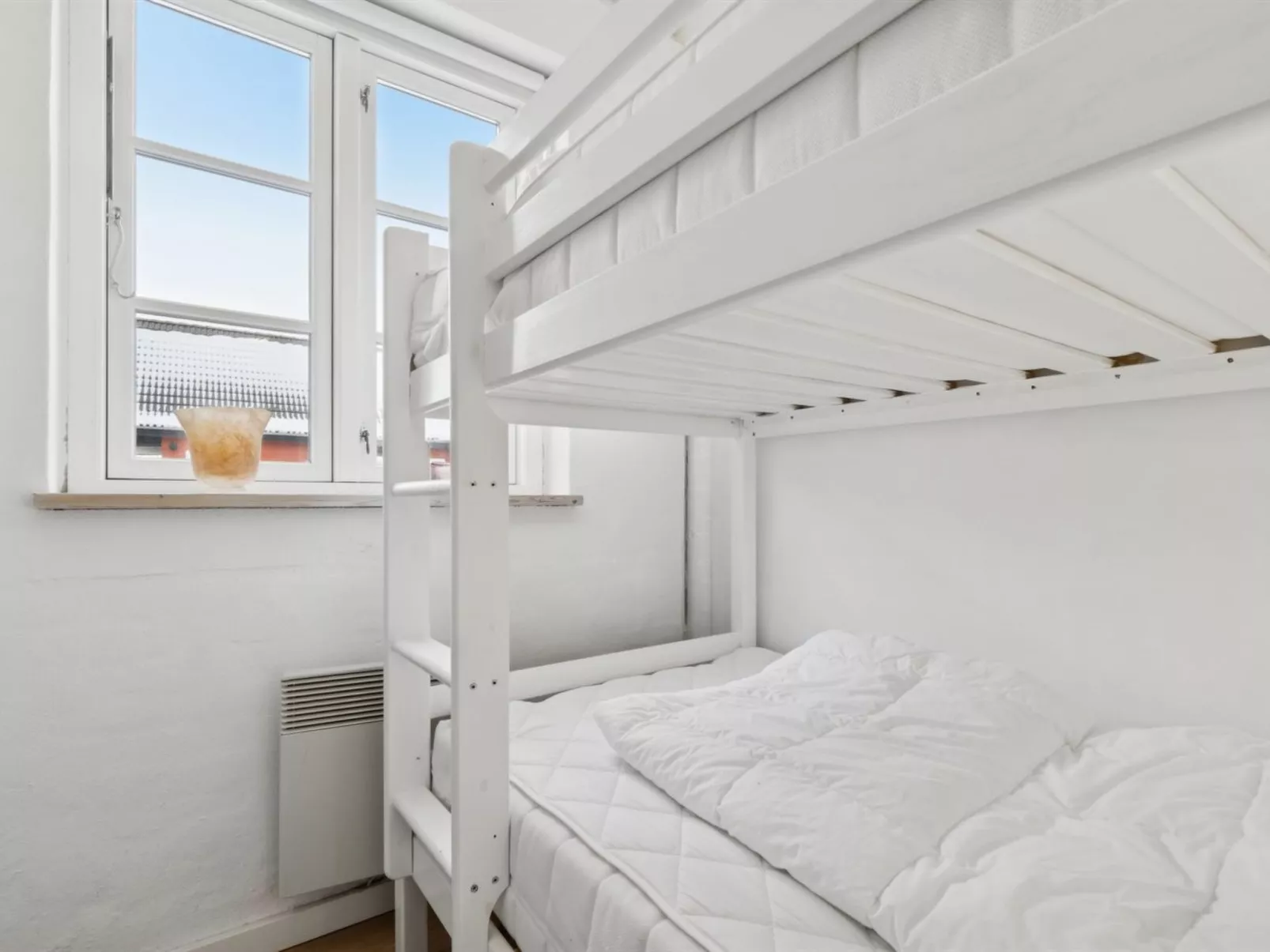 "Yaris" - 4.5km from the sea - Binnen