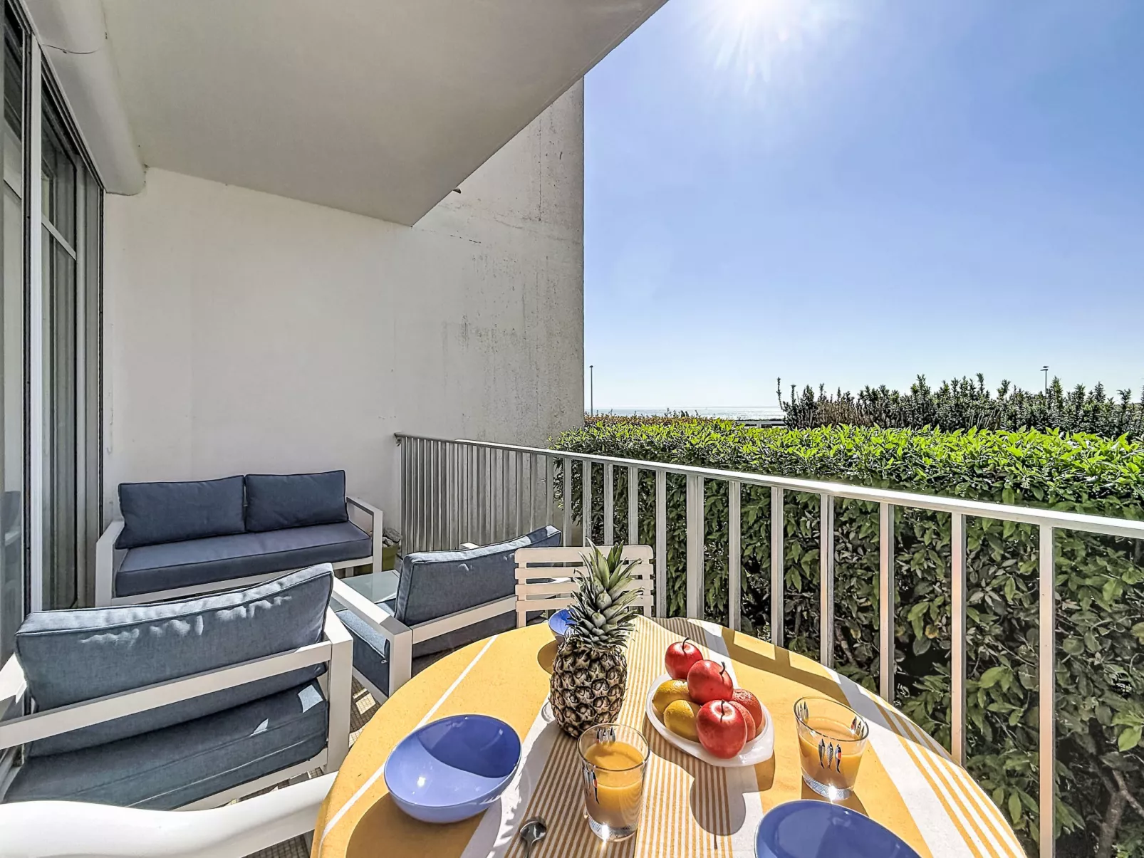 Les Trois Iles - Binnen