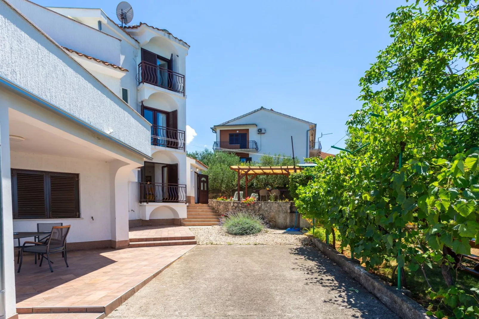 Apartment Anivija - One Bedroom Apartment with Terrace - Buitenlucht