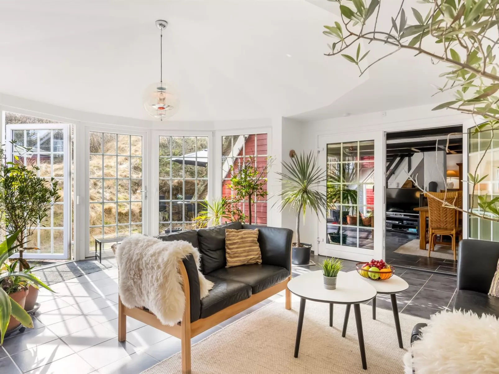 "Reika" - 500m from the sea - Binnen