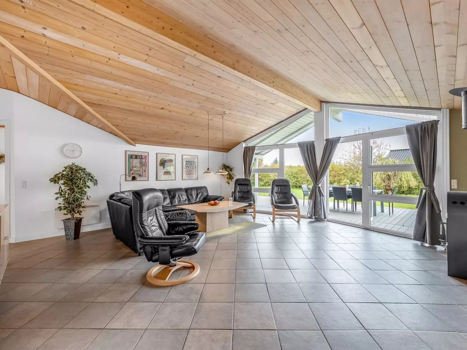 "Ingbritt" - 700m to the fjord - Binnen