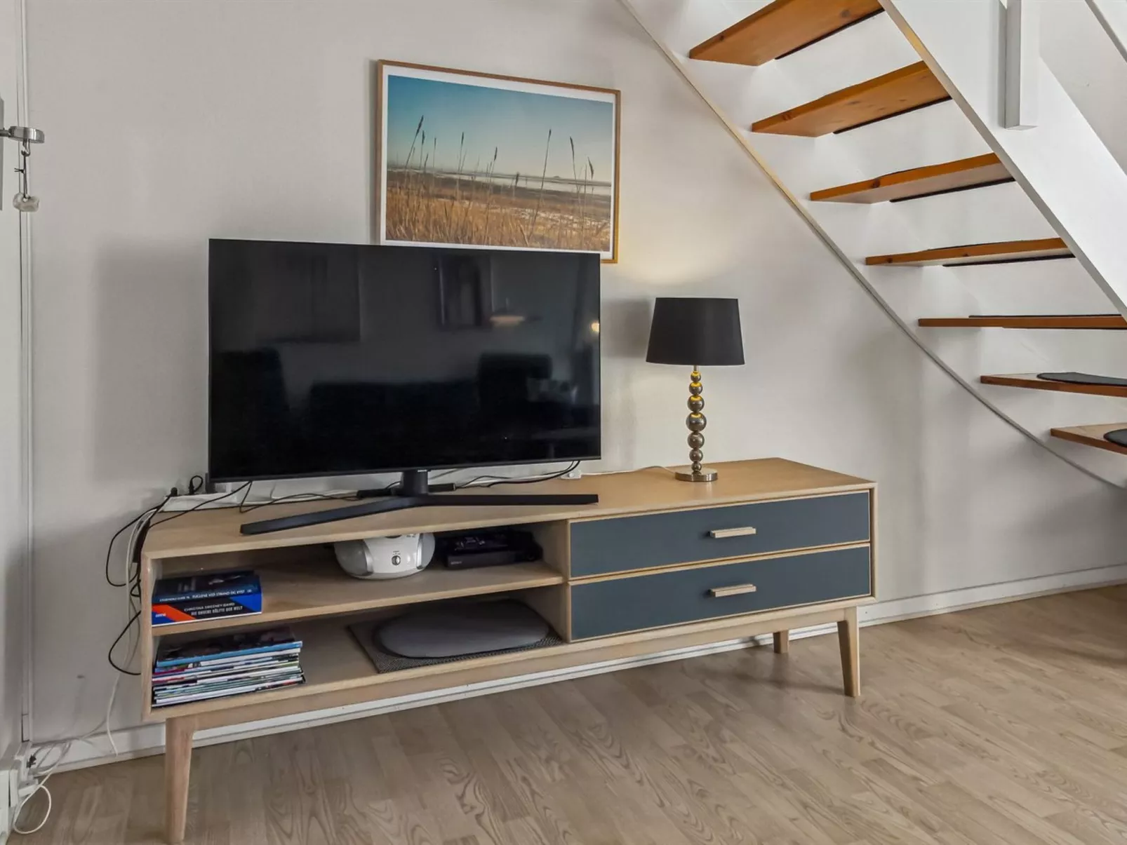 "Nayana" - 2.3km from the sea - Binnen