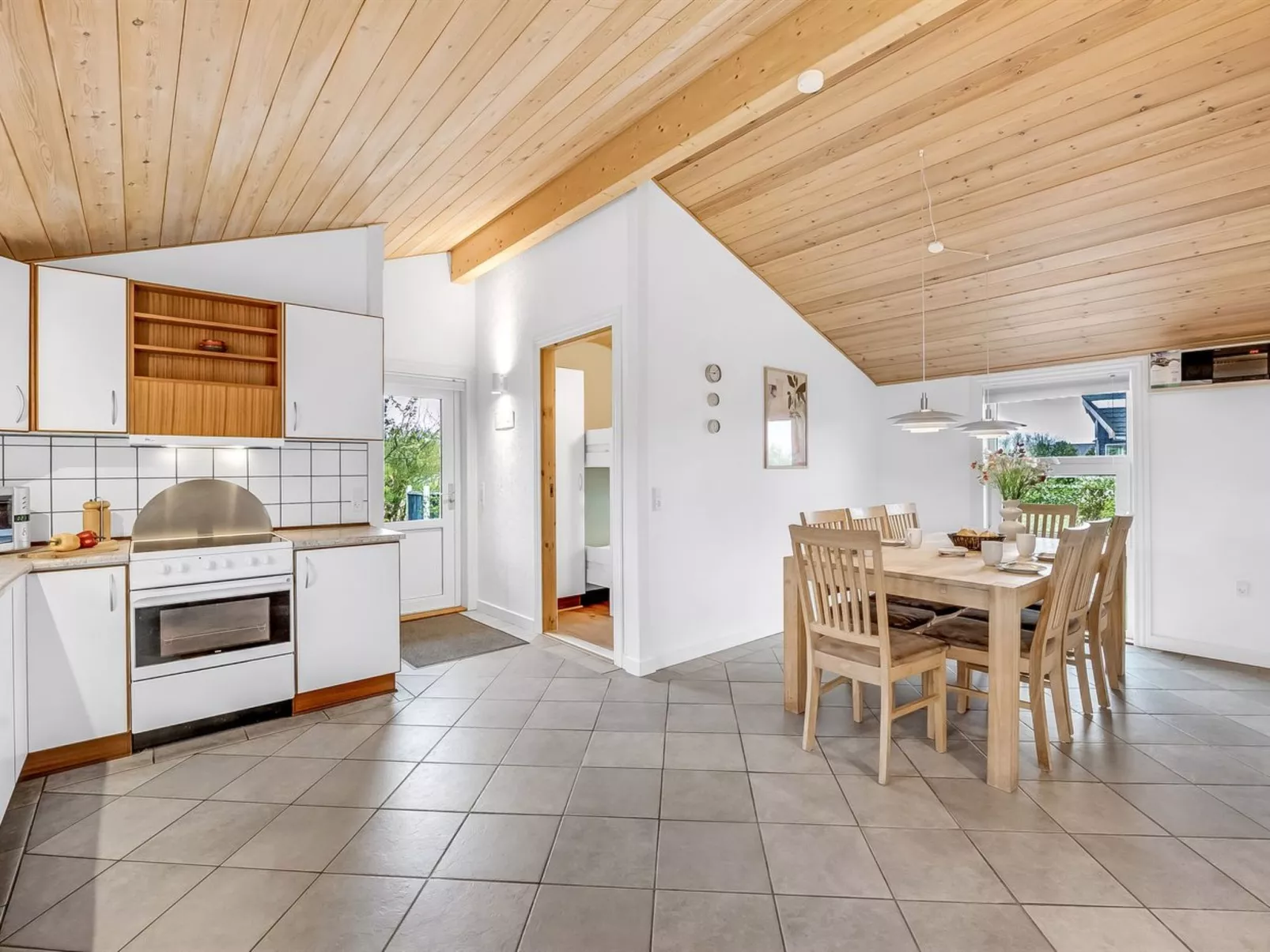 "Ingbritt" - 700m to the fjord - Binnen