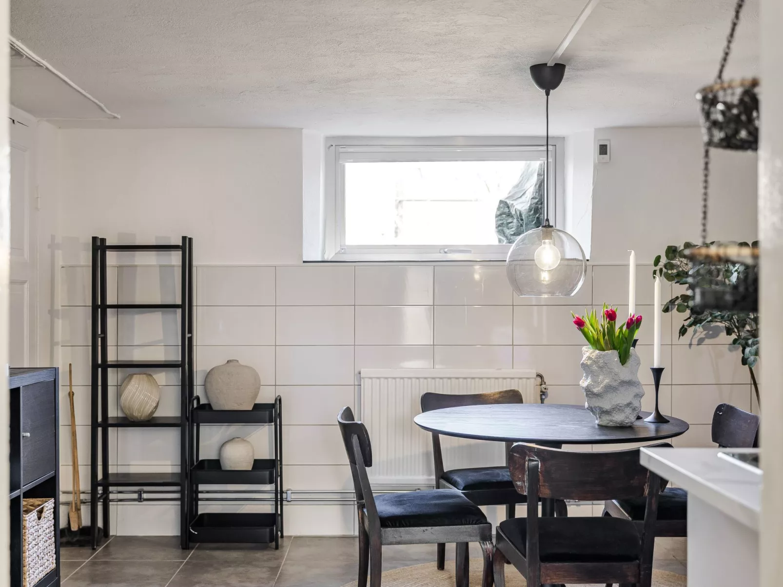 Vårhemsplatsen - Binnen