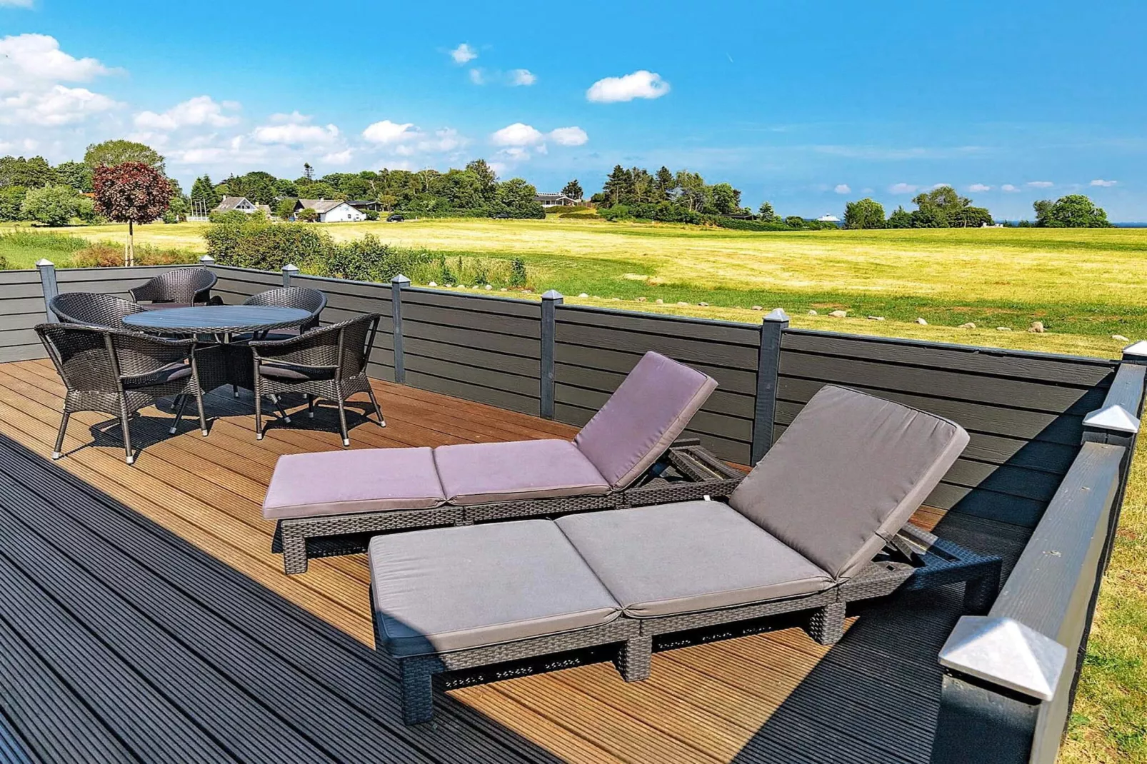 Vakantiehuis aan de kust met spa en sauna - Buitenlucht