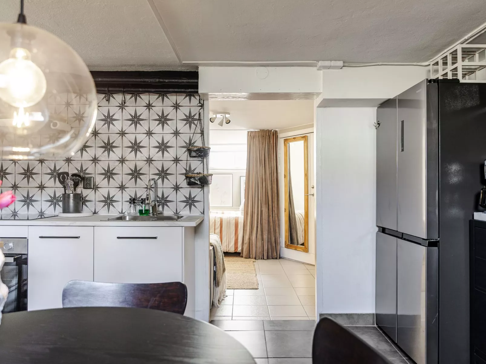 Vårhemsplatsen - Binnen