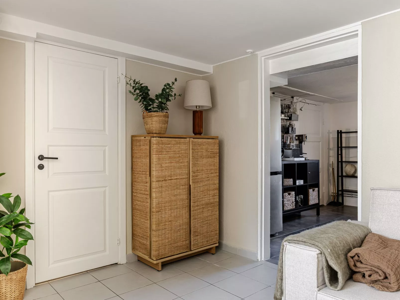 Vårhemsplatsen - Binnen