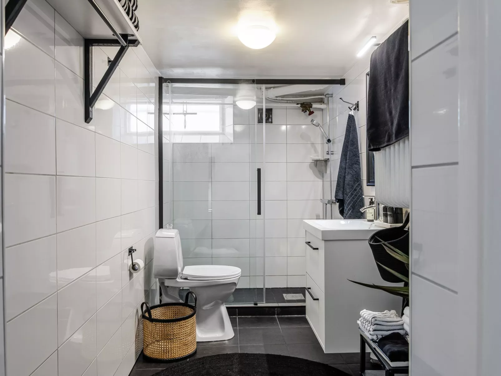 Vårhemsplatsen - Binnen