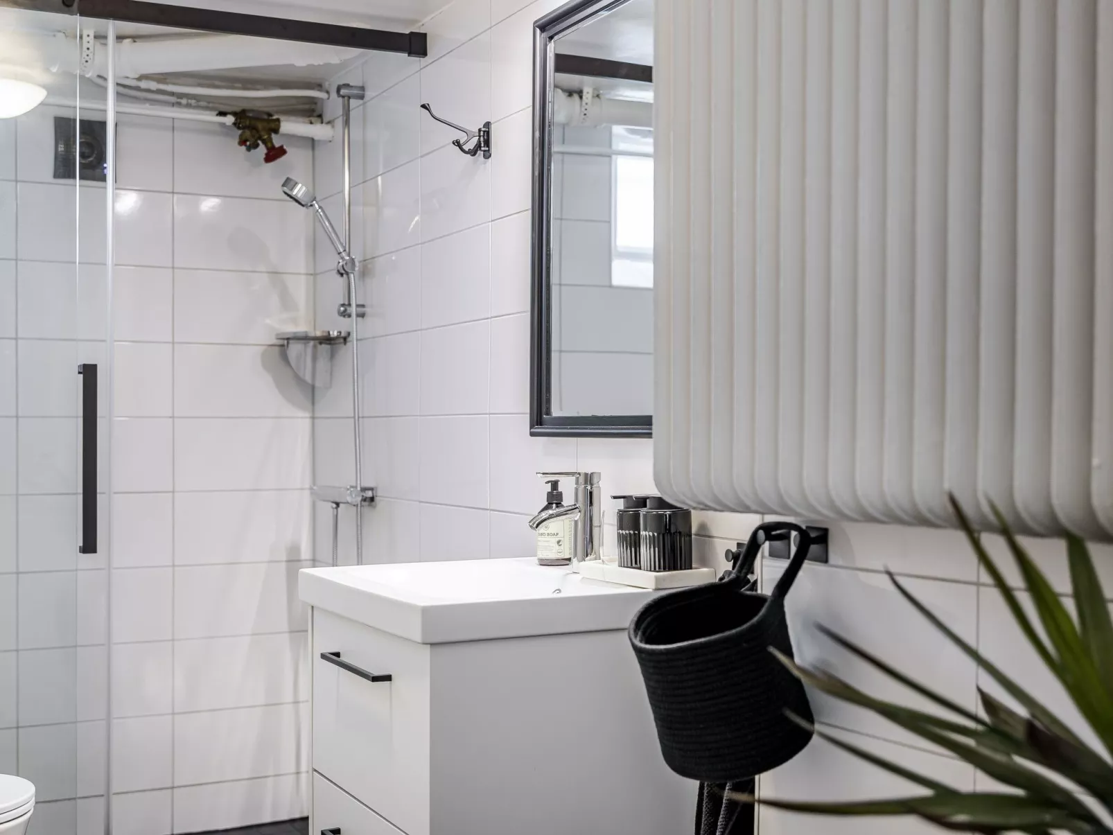 Vårhemsplatsen - Binnen