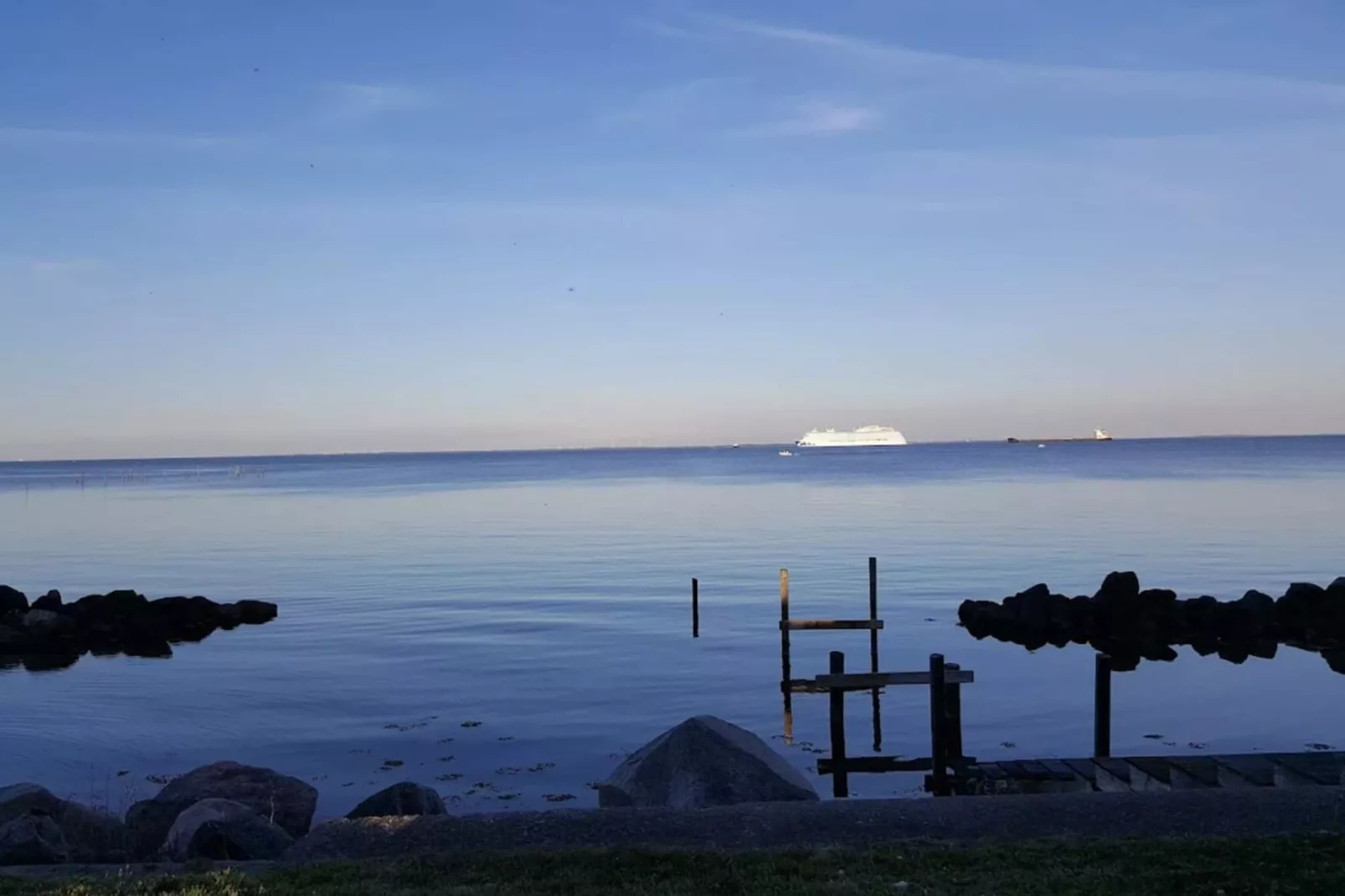 Vakantiehuis aan de kust met spa en sauna - Waterzicht