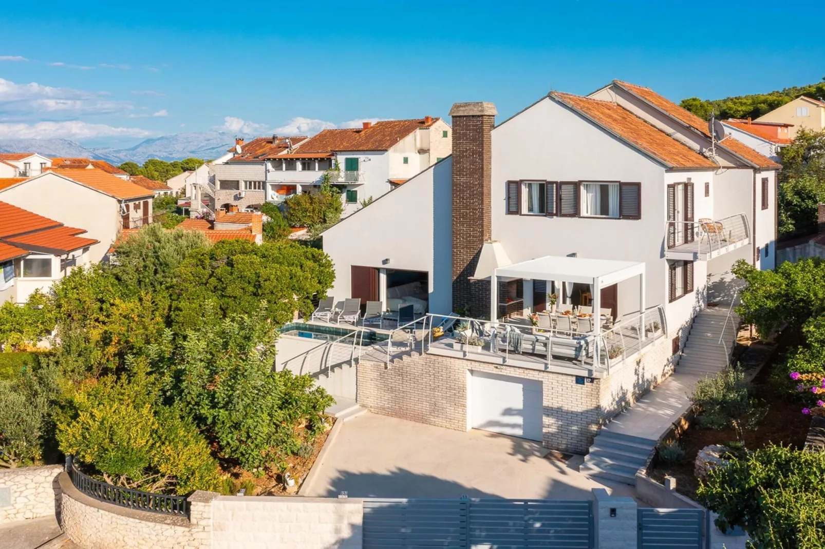 Luxury Villa Mila Supetar with Pool in the Center