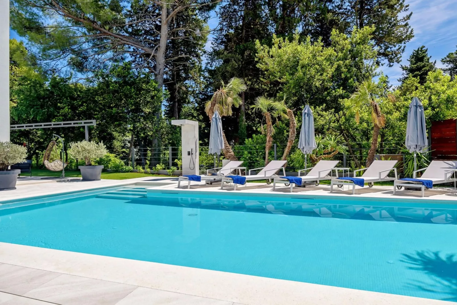 Luxury Villa Velvet Bourbon Split w/ Pool & Tennis