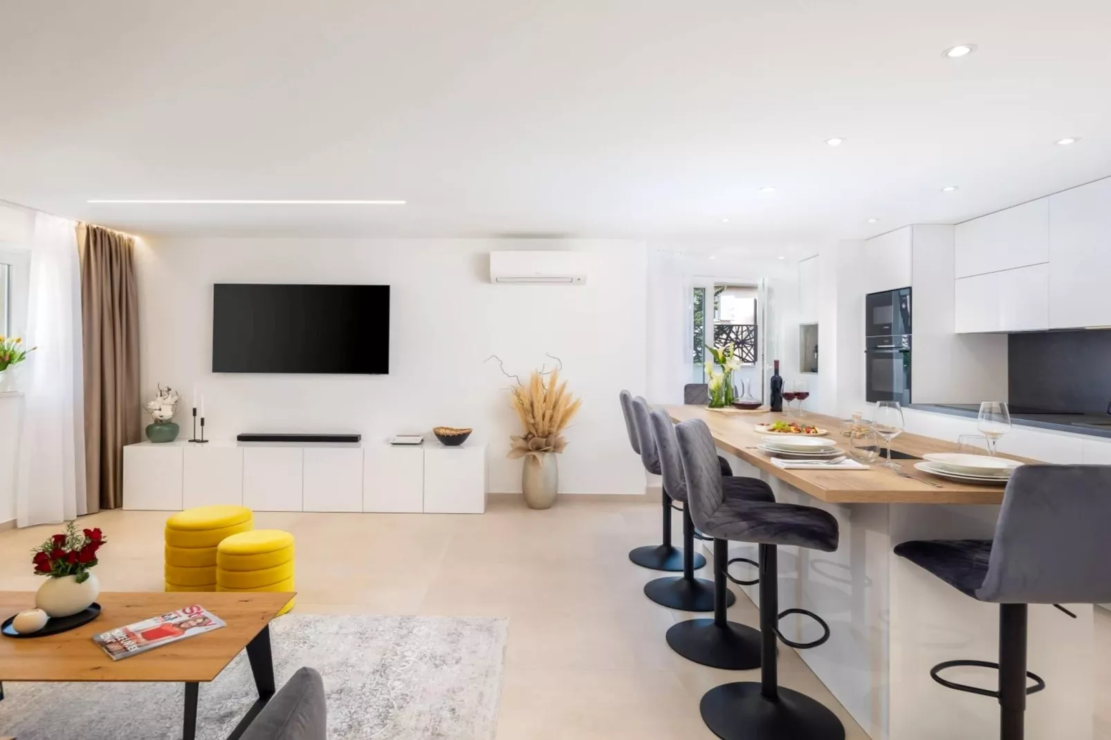 Luxury Apartment Silvery Split with Sauna, Jacuzzi