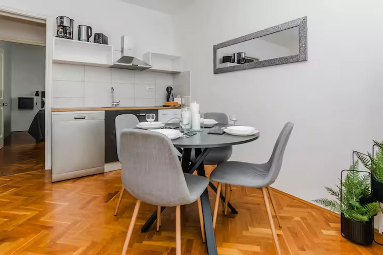 Royal Selection with Pool - Four