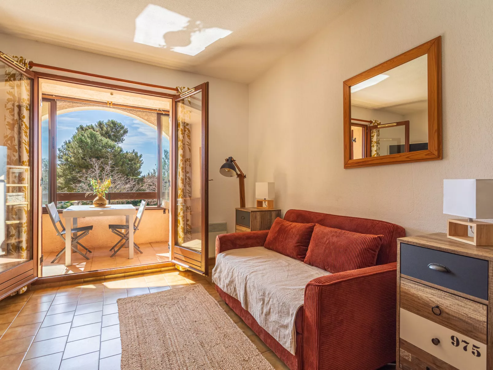 Les Iles Du Soleil - Binnen