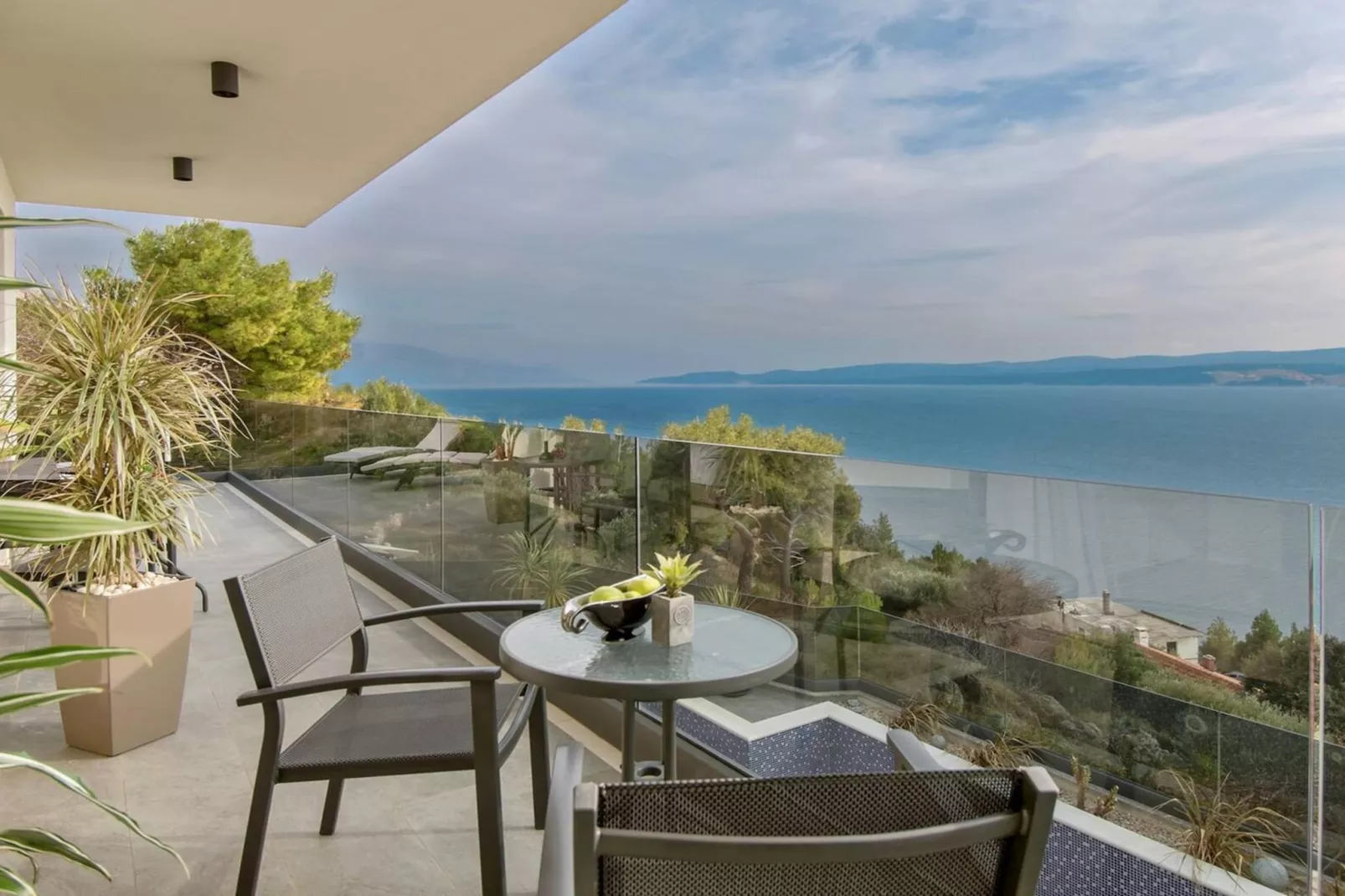 Luxury Villa Happiness Omis with Pool, Gym & Sauna - Terrasbalkon