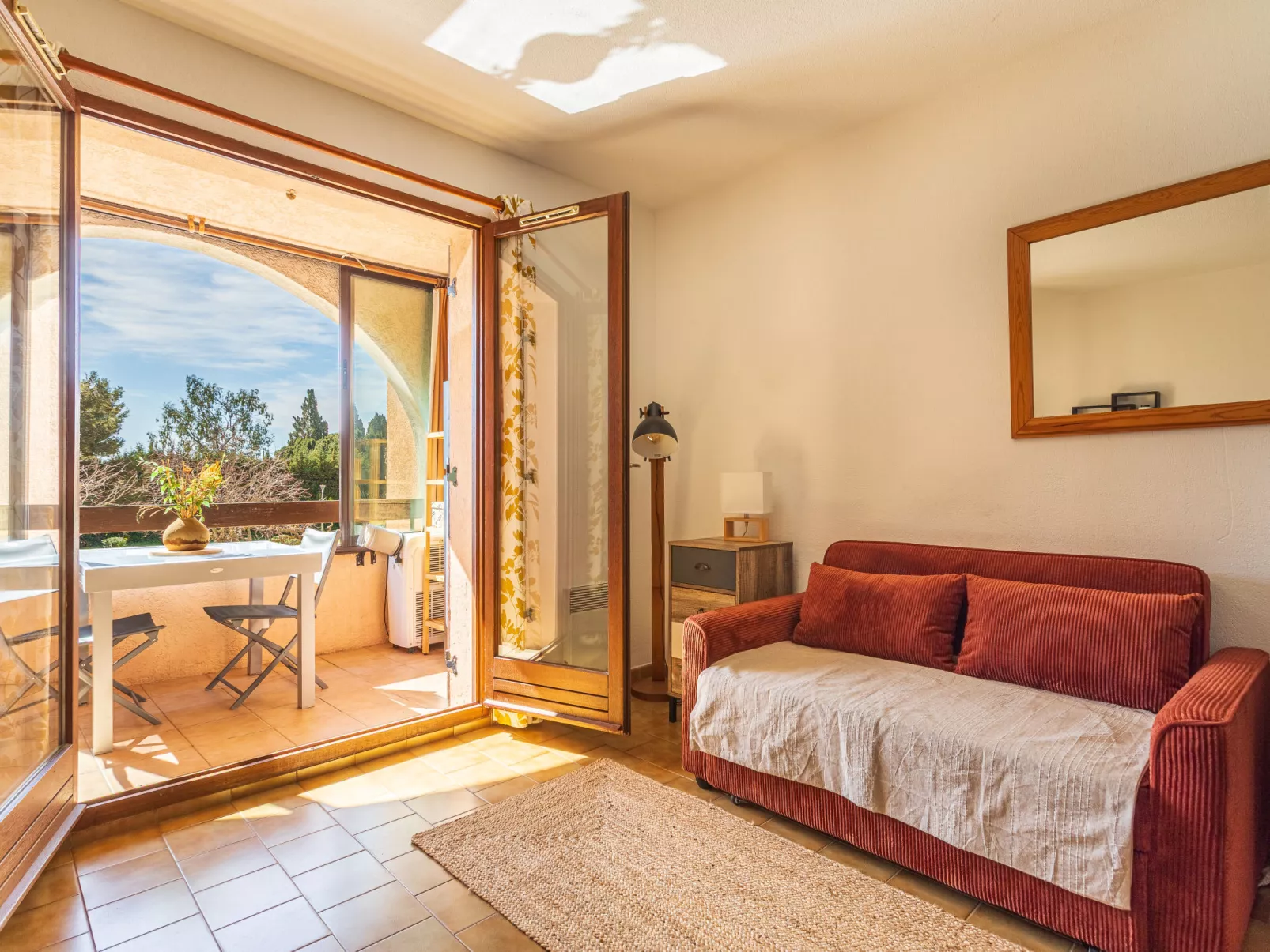 Les Iles Du Soleil - Binnen