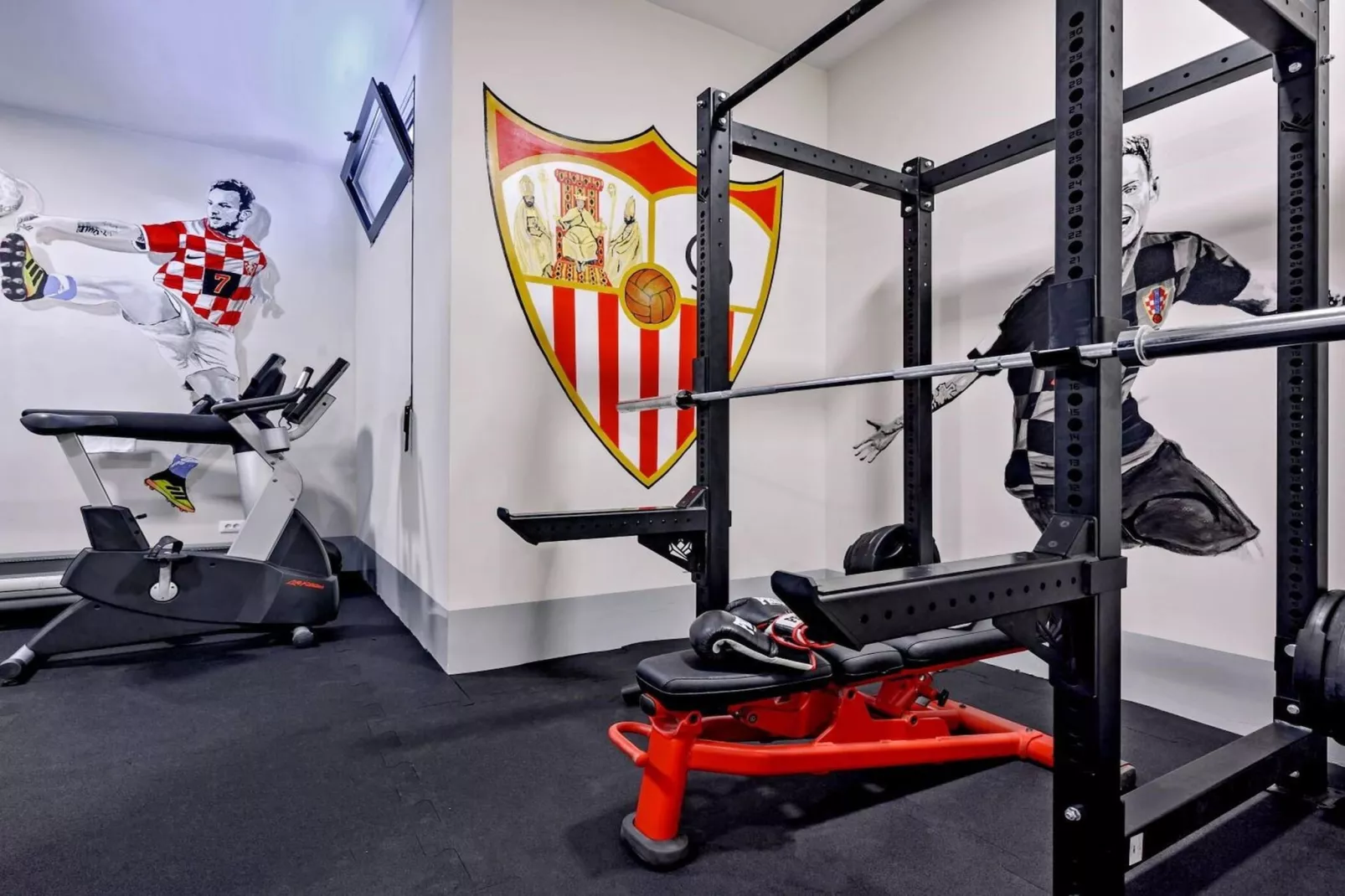 Luxury Seafront Villa Raquel Solta with Pool, Gym - Faciliteiten