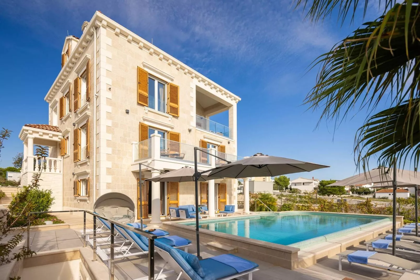 Luxury Seafront Villa Castello Rogoznica with Pool - Buitenkant zomer