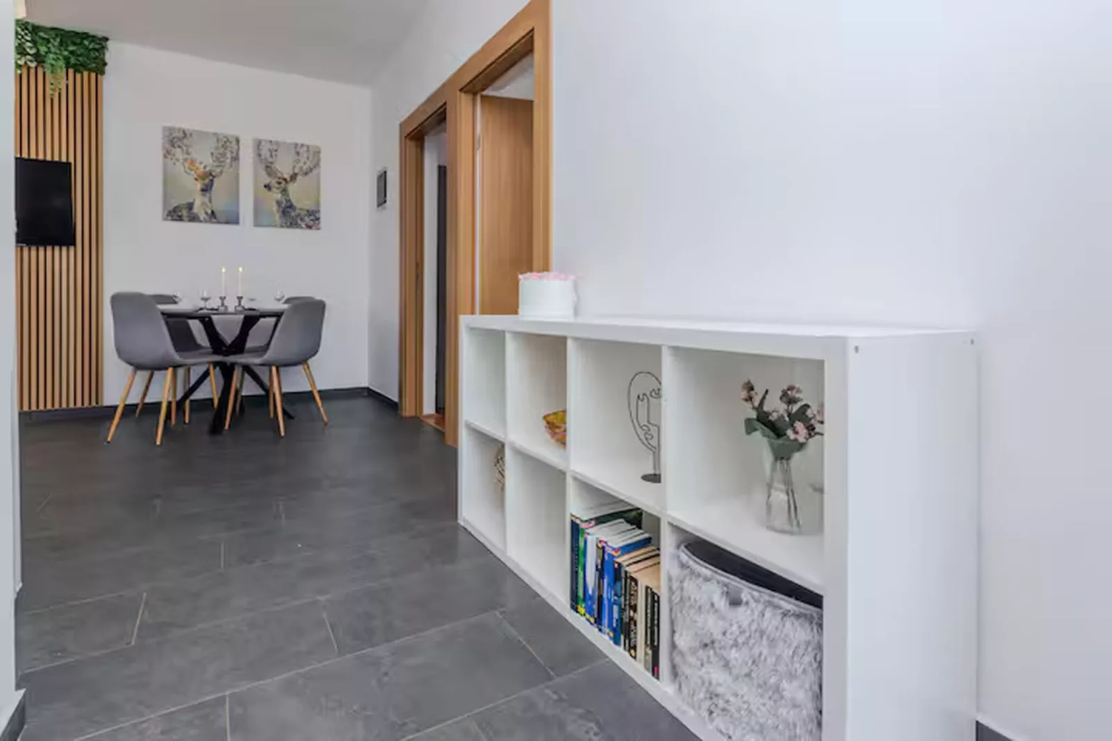 Royal Selection with Pool - Three - Eetkamer