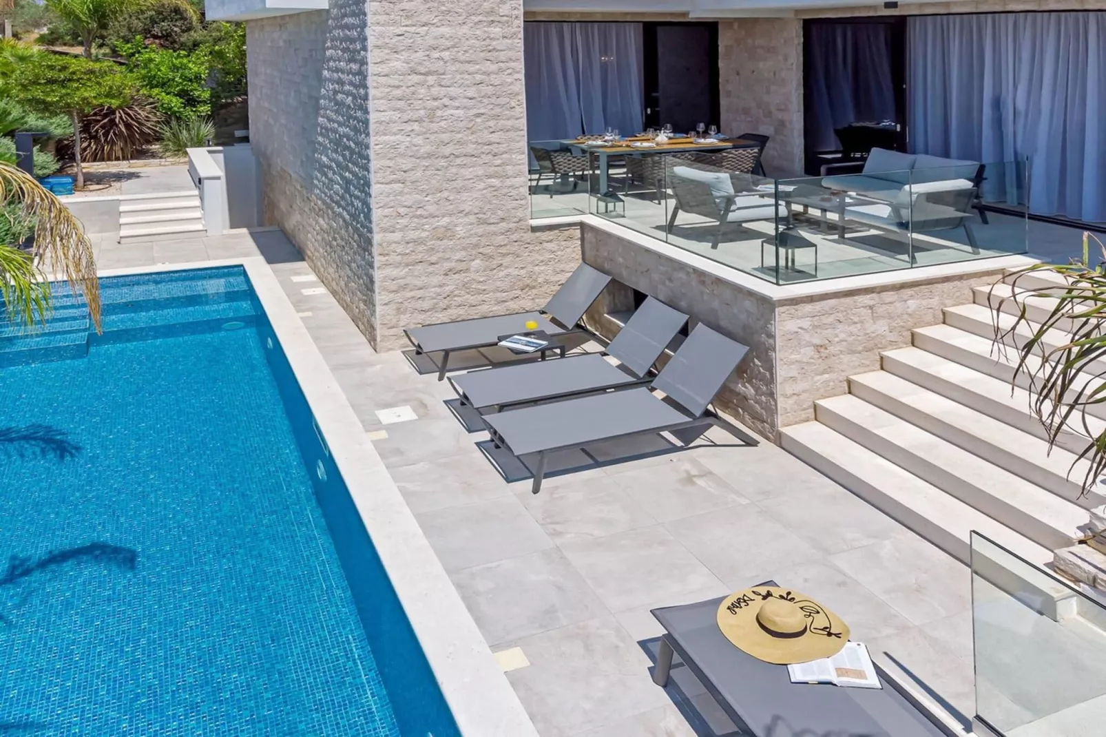 Luxury Seafront Villa Raquel Solta with Pool, Gym - Zwembad