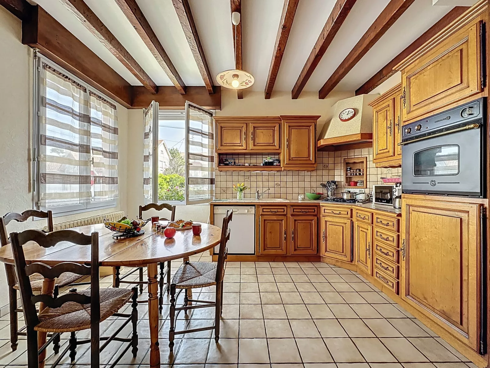 La Rose des Pins - Binnen