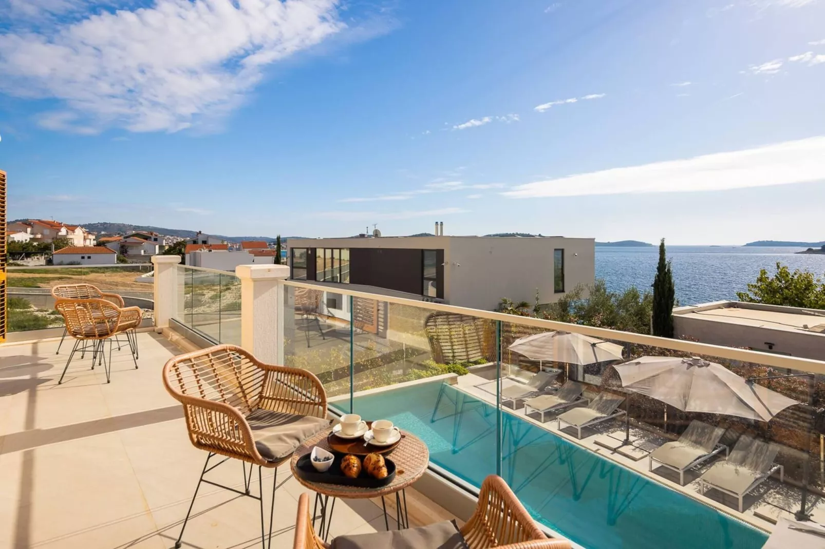 Luxury Seafront Villa Castello Rogoznica with Pool - Zwembad