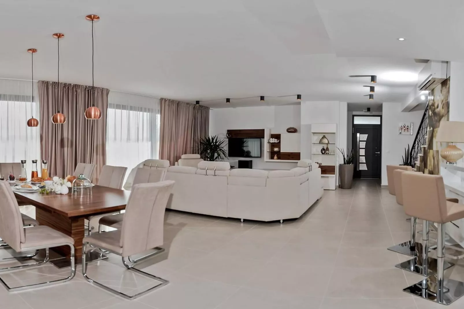 Luxury Villa Happiness Omis with Pool, Gym & Sauna - Eetkamer