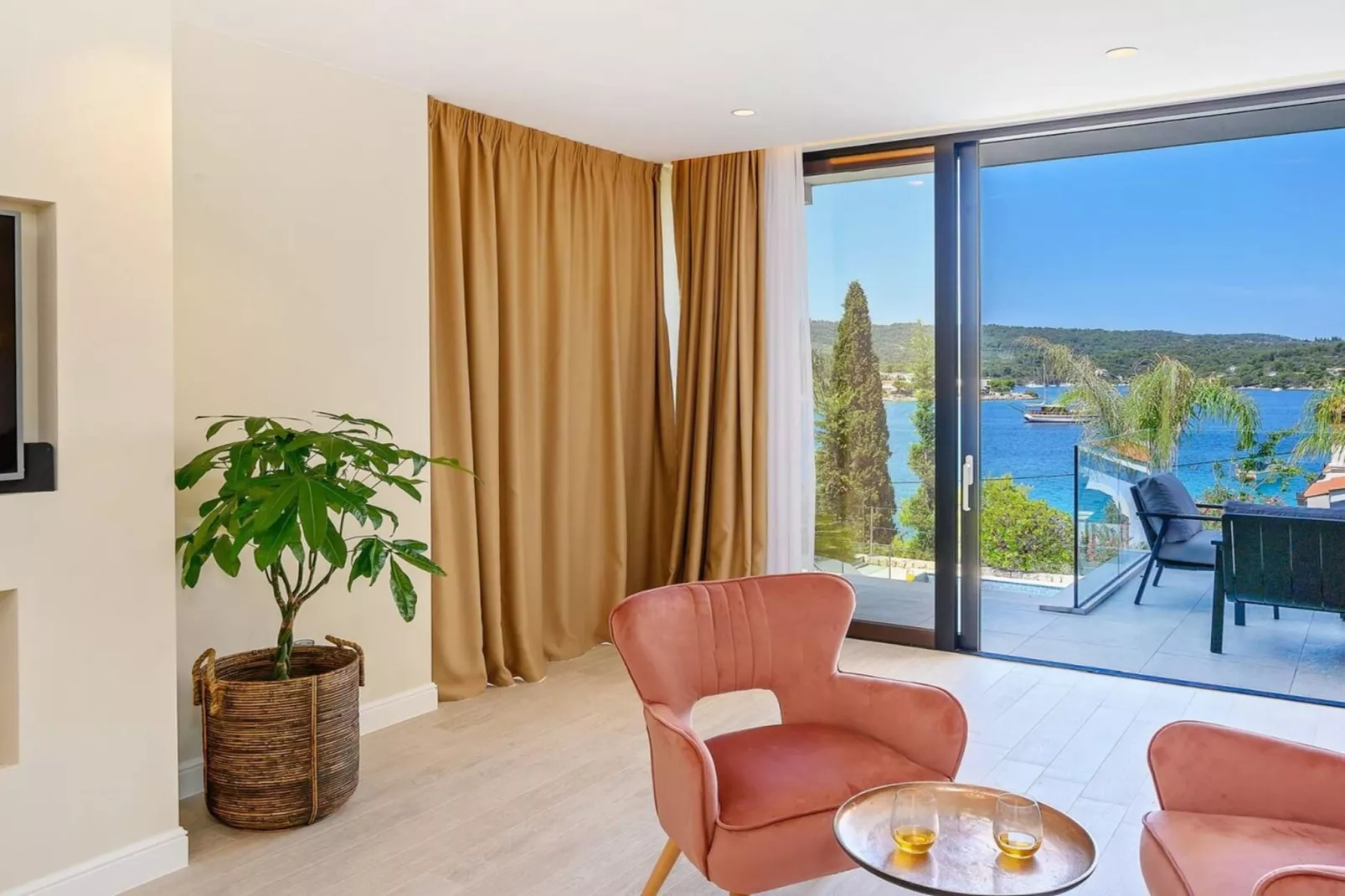 Luxury Seafront Villa Raquel Solta with Pool, Gym - Woonkamer