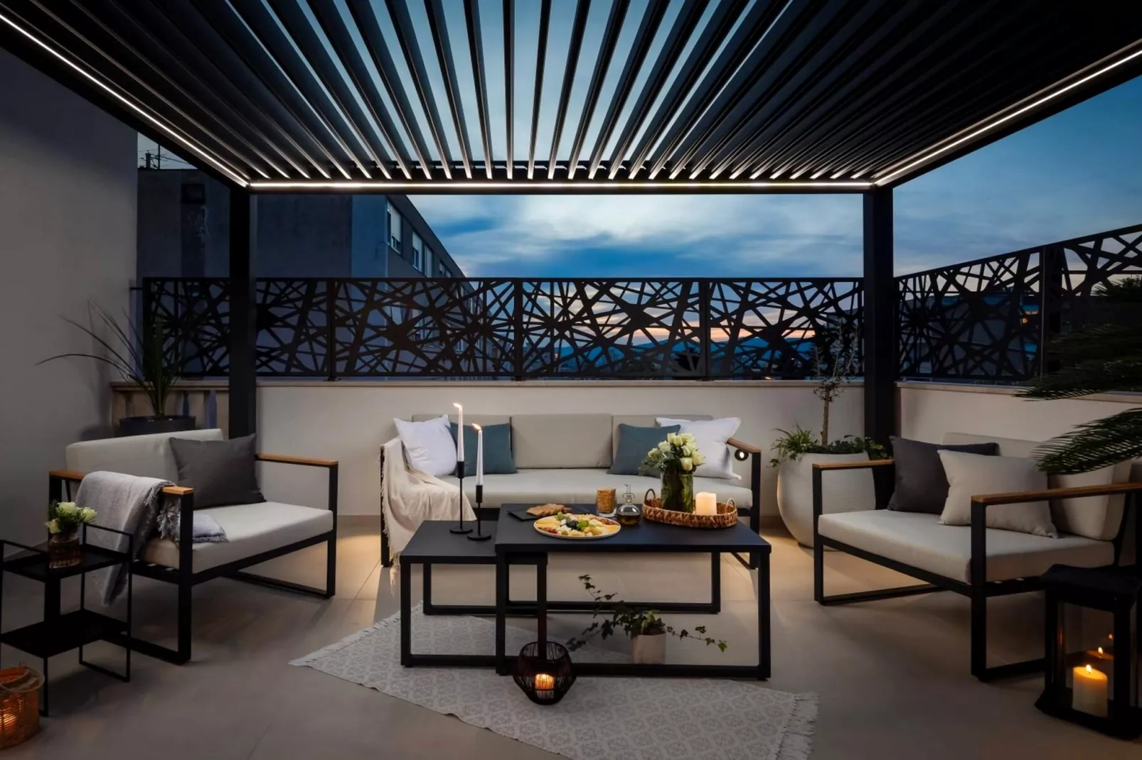 Luxury Apartment Silvery Split with Sauna, Jacuzzi - Terrasbalkon