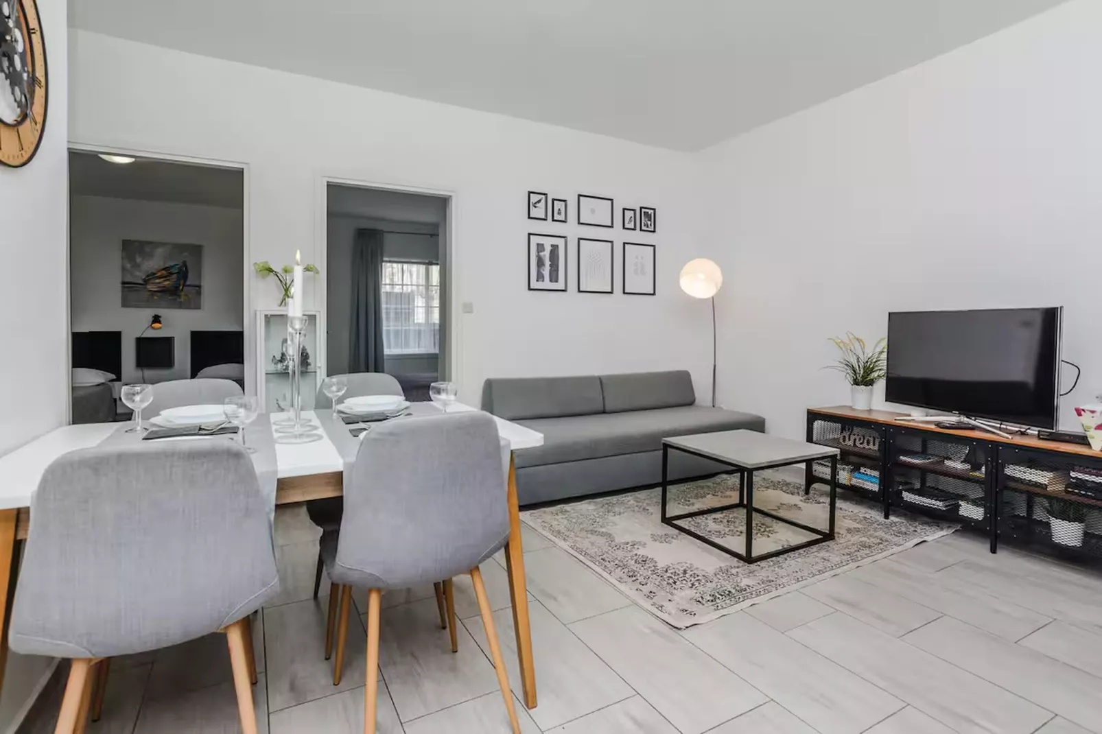 Royal Selection with Pool - One - Woonkamer