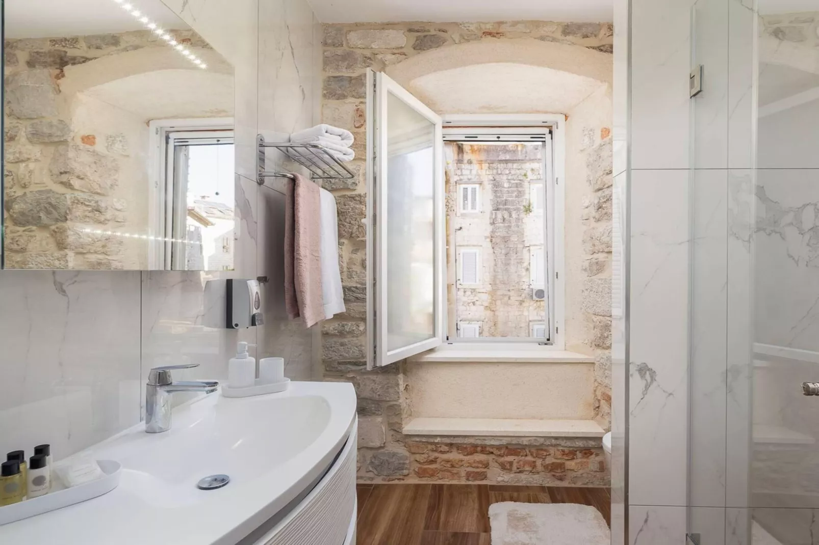 Split Diocletian Palace - Apartment 3 (2+2) - Badkamer
